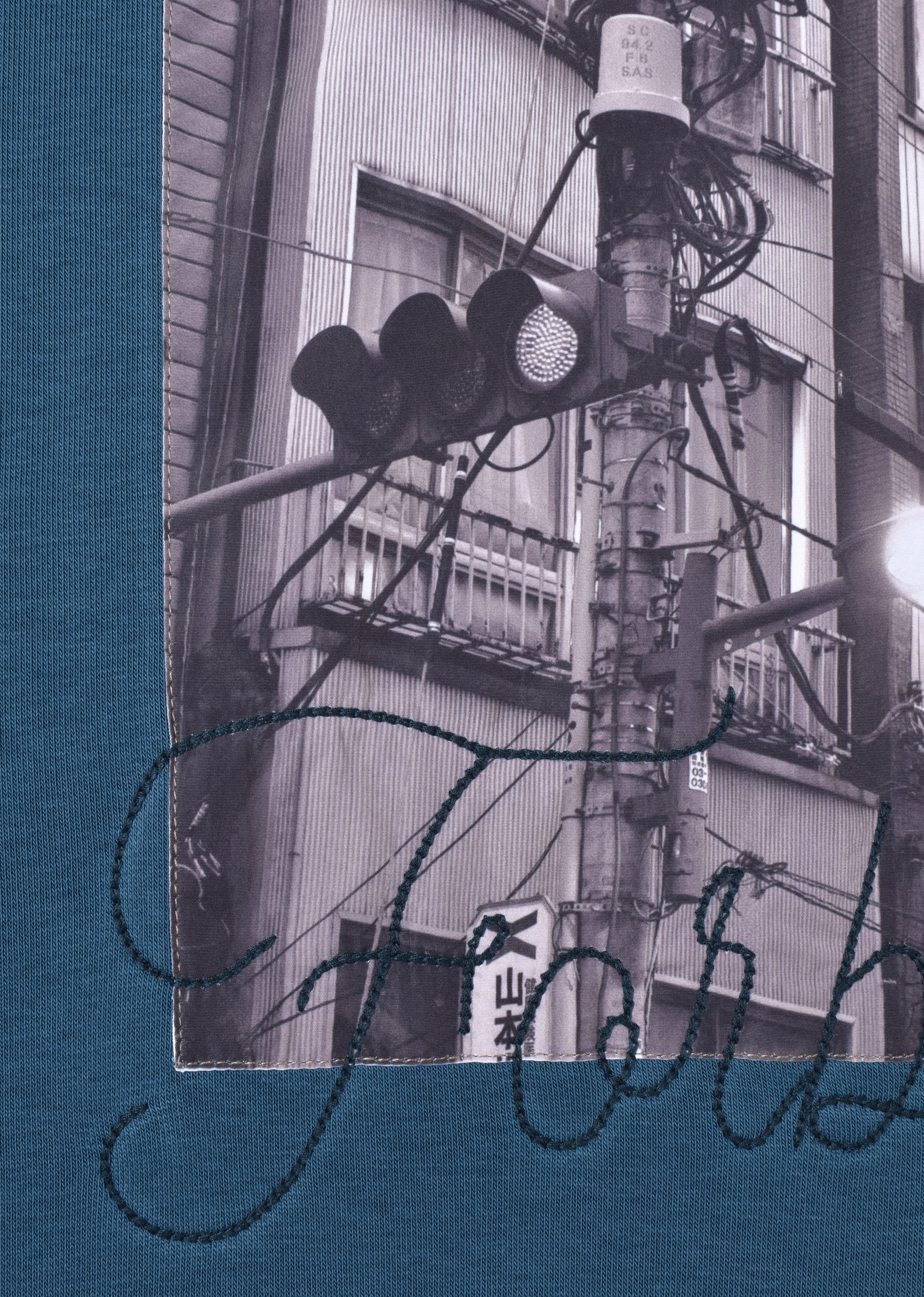 PRINTED PATCH SWEATSHIRT