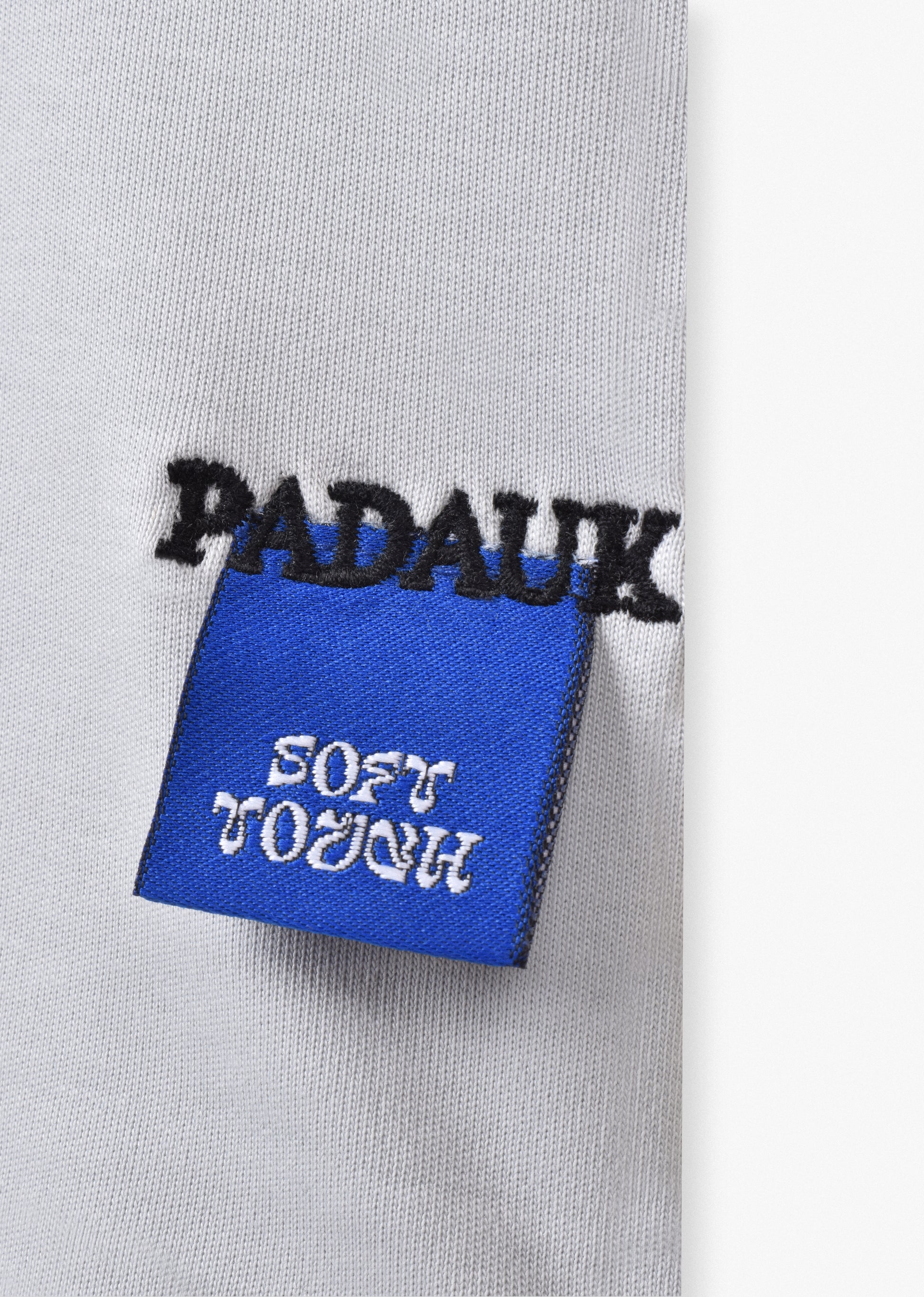 HEAVYWEIGHT LABEL T-SHIRT