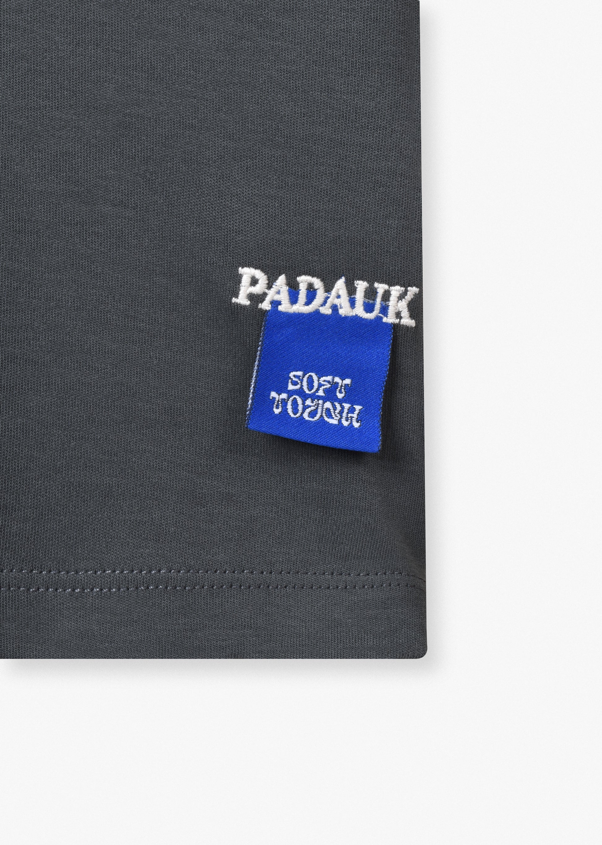 HEAVYWEIGHT LABEL T-SHIRT